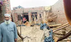 मकान की गिरी छत के नीचे दबे बच्चे पड़ोसियों ने पहुंचाया अस्पताल