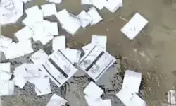 पंचायत चुनाव में हिंसा व आगजनी- लूटे बूथ, जलाए बैलेट पंचायत चुनाव में हिंसा व आगजनी- लूटे बूथ, जलाए बैलेट