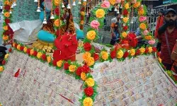 कावड़ यात्रा 2023 के रंग अपार- आ रही 1लाख 51 हजार के नोटों की कांवड़ कावड़ यात्रा 2023 के रंग अपार- आ रही 1लाख 51 हजार के नोटों की कांवड़