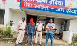 4 साल से फरार इनामी गिरफ्तार- पुलिस को चकमा देकर भाग जाता था बदमाश..