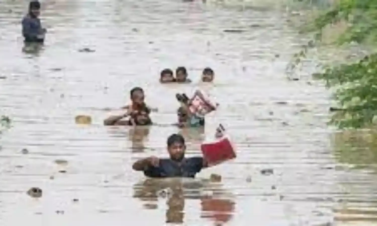 बारिश से बनी झील में 3 बच्चों की डूबने से मौत
