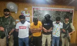 विदेशी पर्यटकों के साथ दुर्व्यवहार करने वाले चार आरोपी गिरफ्तार विदेशी पर्यटकों के साथ दुर्व्यवहार करने वाले चार आरोपी गिरफ्तार