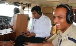 शिवभक्तों पर DM-SSP ने हेलीकॉप्टर से बरसाये फूल, गूंजा बम-बम भोले शिवभक्तों पर DM-SSP ने हेलीकॉप्टर से बरसाये फूल, गूंजा बम-बम भोले