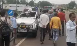 हाईवे पर पलटी पुलिस की जिप्सी- पांच पुलिसकर्मी हुए घायल- सिपाही गंभीर हाईवे पर पलटी पुलिस की जिप्सी- पांच पुलिसकर्मी हुए घायल- सिपाही गंभीर