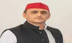 बाढ़ राहत के नाम पर अनर्गल खर्च- प्रभावित जोह रहे राहत का बाट- अखिलेश बाढ़ राहत के नाम पर अनर्गल खर्च- प्रभावित जोह रहे राहत का बाट- अखिलेश