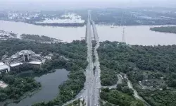 दिल्ली फिर हुई बेहाल- लगातार बढ़ रहा यमुना का पानी- बारिश से..