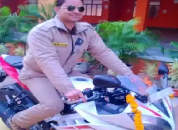 18 साल की नौकरी में करोड़पति बना सिपाही जांच में मिला दोषी- FIR दर्ज 18 साल की नौकरी में करोड़पति बना सिपाही जांच में मिला दोषी- FIR दर्ज