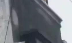 नीचे महाकाल की सवारी- ऊपर छतों से भक्तों पे थूका एवं किया कुल्ला...