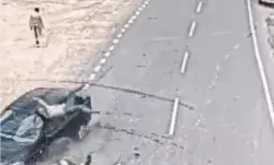 कार की टक्कर लगते ही हवा में 4 फीट उछला स्कूटी सवार और फिर..