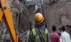 मकान का लेंटर गिरने से पति- पत्नी और 2 बेटों की मौत मकान का लेंटर गिरने से पति- पत्नी और 2 बेटों की मौत