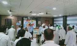 किसान दिवस बैठक में हंगामा- नाराज डीएम ने अफसरों का वेतन..