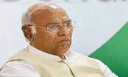 PM मोदी पर खड़के कांग्रेस अध्यक्ष- बोले जल रहा है मणिपुर PM मोदी पर खड़के कांग्रेस अध्यक्ष- बोले जल रहा है मणिपुर