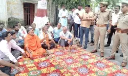 मुस्लिमो के ढाबों के हिंदू नाम- धरने पर यशवीर महाराज- पुलिस के फूले.. मुस्लिमो के ढाबों के हिंदू नाम- धरने पर यशवीर महाराज- पुलिस के फूले..