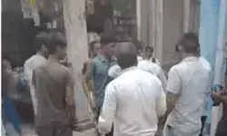 लड़कियों संग कोचिंग पढ़ाने से किया मना तो शिक्षक पर बरसाई लाठियां लड़कियों संग कोचिंग पढ़ाने से किया मना तो शिक्षक पर बरसाई लाठियां