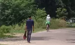 अफेयर से नाराज भाई ने धड़ से अलग किया बहन का सिर- गांव में लेकर.. अफेयर से नाराज भाई ने धड़ से अलग किया बहन का सिर- गांव में लेकर..