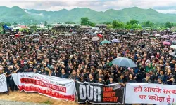 महिलाओं को नग्न घुमाने वाले दरिंदों की धरपकड़ जारी-1 और गिरफ्त में महिलाओं को नग्न घुमाने वाले दरिंदों की धरपकड़ जारी-1 और गिरफ्त में