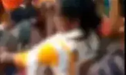 अब मालदा में सरेबाजार 2 महिलाओं की इज्जत हुई तार तार अब मालदा में सरेबाजार 2 महिलाओं की इज्जत हुई तार तार