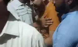 रात के अंधेरे में मिलने आए मां के BF को बेटे ने कुल्हाड़ी से कर दिए.. रात के अंधेरे में मिलने आए मां के BF को बेटे ने कुल्हाड़ी से कर दिए..