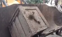 जागी किस्मत दे गई दगा- तुडवा रहा था मकान लग गई तिजोरी हाथ- परंतु..