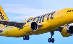 प्लेन के फ्लोर पर ही कर दिया महिला ने पेशाब और केबिन क्रू ने.. प्लेन के फ्लोर पर ही कर दिया महिला ने पेशाब और केबिन क्रू ने..