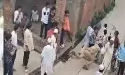 आरोपी को पकड़ने दौड़ा दरोगा चारों खाने हुआ चित्त- आरोपी वह फरार आरोपी को पकड़ने दौड़ा दरोगा चारों खाने हुआ चित्त- आरोपी वह फरार