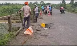 2 लोगों की मौत से टूटी कुंभकर्णी नींद- लगने लगी पुल की रेलिंग