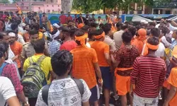 दो कांवड़ियों को लगी बाइक की टक्कर के बाद नेशनल हाईवे किया जाम दो कांवड़ियों को लगी बाइक की टक्कर के बाद नेशनल हाईवे किया जाम