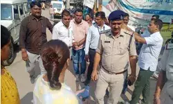 छापा पडते ही पटवारी ने खोला मुंह- चबा गया रिश्वत के रुपए- लोकायुक्त.. छापा पडते ही पटवारी ने खोला मुंह- चबा गया रिश्वत के रुपए- लोकायुक्त..