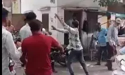 कचहरी बनी जंग का मैदान- युवकों में हुई मारपीट- ली डंडे से खबर