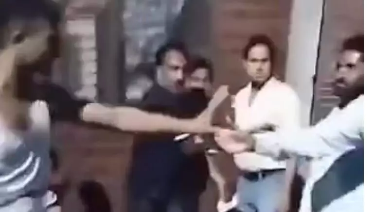 बिजली चोरों के खिलाफ चला अभियान- धडाधड उतारे कटिया-किया हमला बिजली चोरों के खिलाफ चला अभियान- धडाधड उतारे कटिया-किया हमला