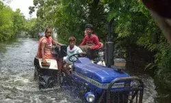 बारिश के अलर्ट के बाद कर दिए स्कूल कॉलेज बंद- बारिश ने मचाई तबाही बारिश के अलर्ट के बाद कर दिए स्कूल कॉलेज बंद- बारिश ने मचाई तबाही