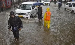 बारिश का रेड अलर्ट- हुए स्कूल बंद- कर दिए एग्जाम कैंसिल