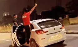 बर्थडे पार्टी में धमाल- कार की खिड़की पर लटकते बनाई रील- 3 अरेस्ट बर्थडे पार्टी में धमाल- कार की खिड़की पर लटकते बनाई रील- 3 अरेस्ट