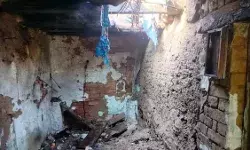 लीक हुए सिलेंडर में लगी आग- धमाके से उड़ी मकान की छत लीक हुए सिलेंडर में लगी आग- धमाके से उड़ी मकान की छत