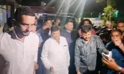 शिवपाल यादव के निजी सचिव को पुलिस ले गई थाने तो फिर शिवपाल .. शिवपाल यादव के निजी सचिव को पुलिस ले गई थाने तो फिर शिवपाल ..