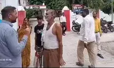 एसपी देहात के दफ्तर पहुंचे ग्रामीण ने अपने ऊपर डाला डीजल और..