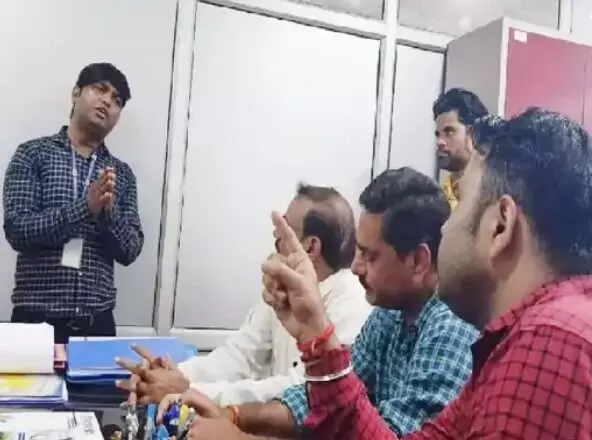 मिशनरी स्कूल में जय श्रीराम कहना हुआ गुनाह- बच्चे की पिटाई- टीचर.. मिशनरी स्कूल में जय श्रीराम कहना हुआ गुनाह- बच्चे की पिटाई- टीचर..