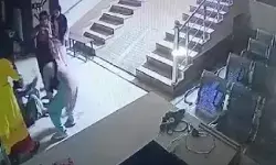 क्लीनिक में बीवियों ने खींची एक दूसरे की चुटिया- डॉक्टर निकलकर भागा क्लीनिक में बीवियों ने खींची एक दूसरे की चुटिया- डॉक्टर निकलकर भागा