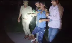 अदालत से फरार अपराधी को पुलिस ने एनकाउंटर के बाद किया गिरफ्तार