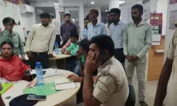 एक्सिस बैंक में करोड़ों की लूट- हाफ पेंट में आए बदमाश लूटकर भागे एक्सिस बैंक में करोड़ों की लूट- हाफ पेंट में आए बदमाश लूटकर भागे