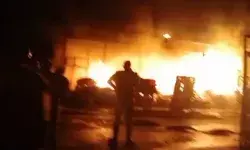 राजधानी की सब्जी मंडी में आग- मचा हड़कंप- पांच दुकानें हुई राख राजधानी की सब्जी मंडी में आग- मचा हड़कंप- पांच दुकानें हुई राख