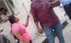 गालीबाज युवती का हंगामा- गार्डों पर की गालियों की बौछार गालीबाज युवती का हंगामा- गार्डों पर की गालियों की बौछार