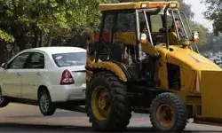 सडक पर खड़ी ADM व SDM की गाड़ियां उठाकर ले गई क्रेन