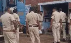 धार्मिक स्थलों पर नूंह में फिर हमला- दो जगह फेंके पेट्रोल बम- थाने... धार्मिक स्थलों पर नूंह में फिर हमला- दो जगह फेंके पेट्रोल बम- थाने...