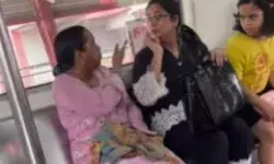 मेट्रो में 2 महिलाओं का घमासान- खूब हुई गाली गलौज- भौंकती है भौंक