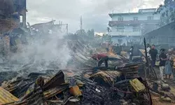 फिर भड़की हिंसा- सेना ने छोड़े आंसू गैस के गोले- लगाया कर्फ्यू फिर भड़की हिंसा- सेना ने छोड़े आंसू गैस के गोले- लगाया कर्फ्यू