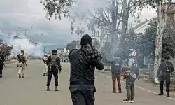 भीड़ का पुलिस के हथियार खाने पर हमला- ले गए एके-47, 19 हजार बुलेट भीड़ का पुलिस के हथियार खाने पर हमला- ले गए एके-47, 19 हजार बुलेट