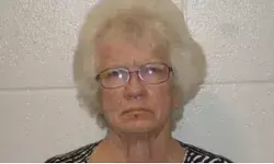 स्टूडेंट का यौन शोषण- 74 साल की टीचर ने 25 बार बनाए संबंध- हुई सजा स्टूडेंट का यौन शोषण- 74 साल की टीचर ने 25 बार बनाए संबंध- हुई सजा