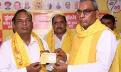 पूर्व डीआईजी को भी लगा राजनीति का चस्का- धारण किया पीला चोला पूर्व डीआईजी को भी लगा राजनीति का चस्का- धारण किया पीला चोला