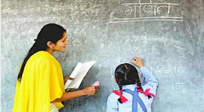 शिक्षामित्रों का ना तो बढ़ेगा मानदेय और ना ही सरकार उन्हें करेगी नियमित